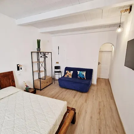 Domo Irma アパート アルゲーロ